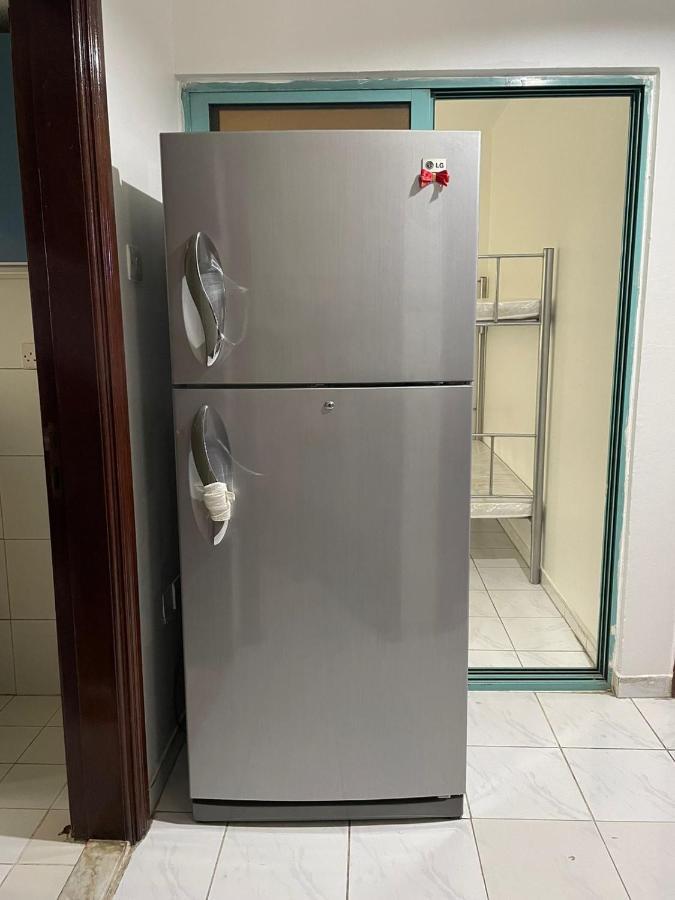 Brand New Boys Hostel 5 Min Walk From Burjuman Metro Station Exit-4 With All Brand New Furnishings & Free Facilities 두바이 외부 사진