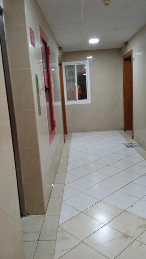 Brand New Boys Hostel 5 Min Walk From Burjuman Metro Station Exit-4 With All Brand New Furnishings & Free Facilities 두바이 외부 사진