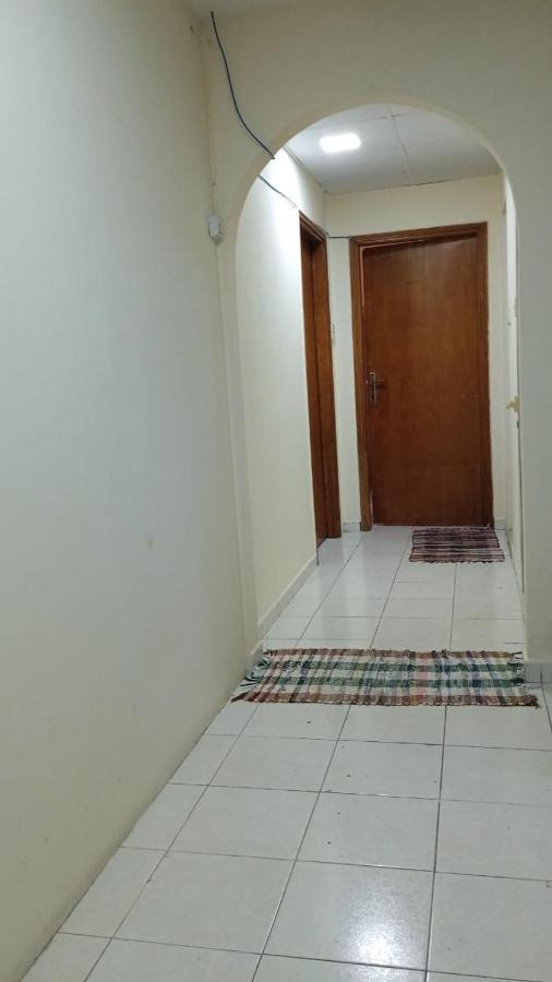 Brand New Boys Hostel 5 Min Walk From Burjuman Metro Station Exit-4 With All Brand New Furnishings & Free Facilities 두바이 외부 사진
